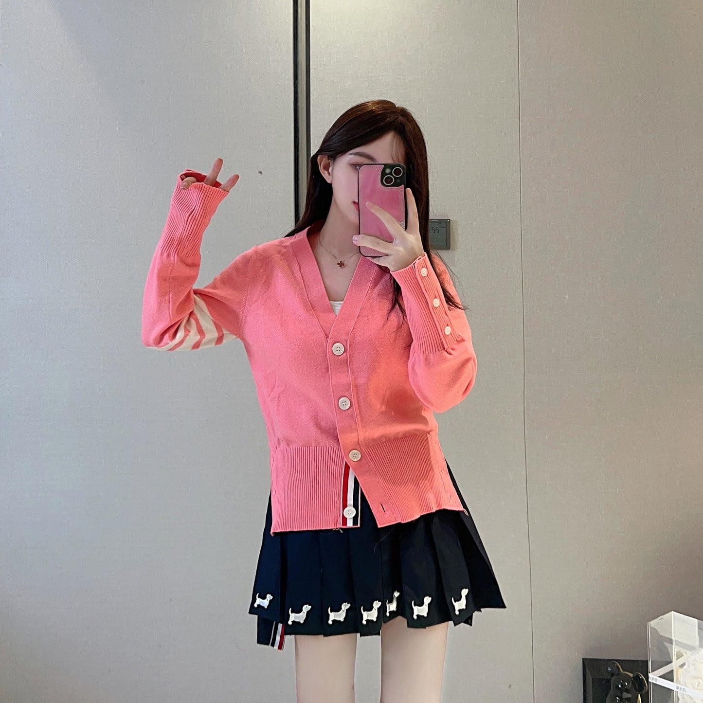 V-neck knitted cardigan(复制) THOM TREND