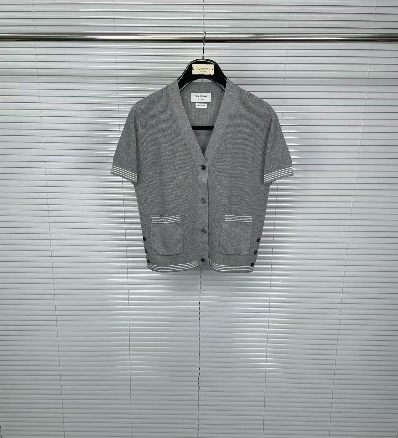 2025SS  V-neck short sleeves THOM TREND