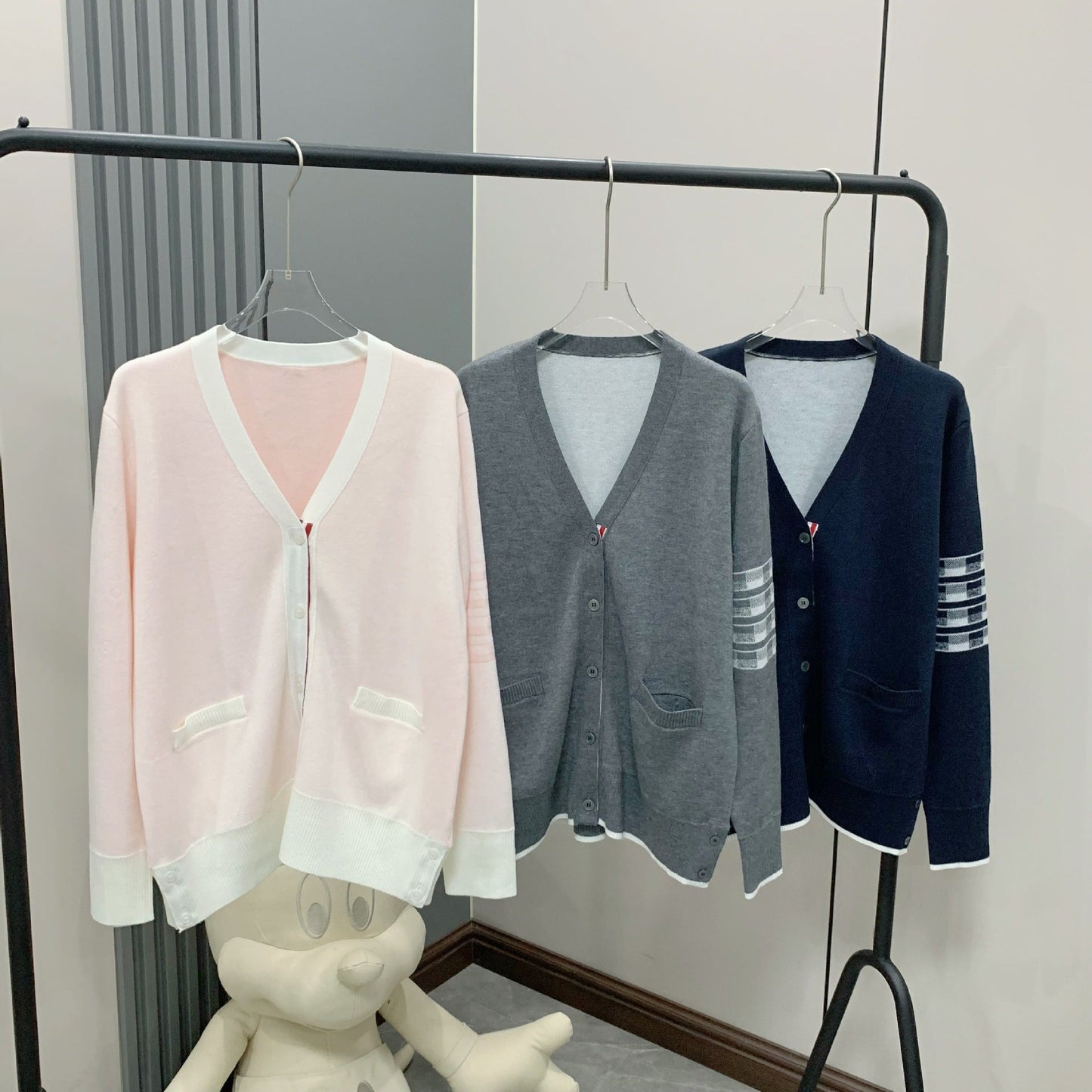 2025SS Back Block Dog Cardigan THOM TREND