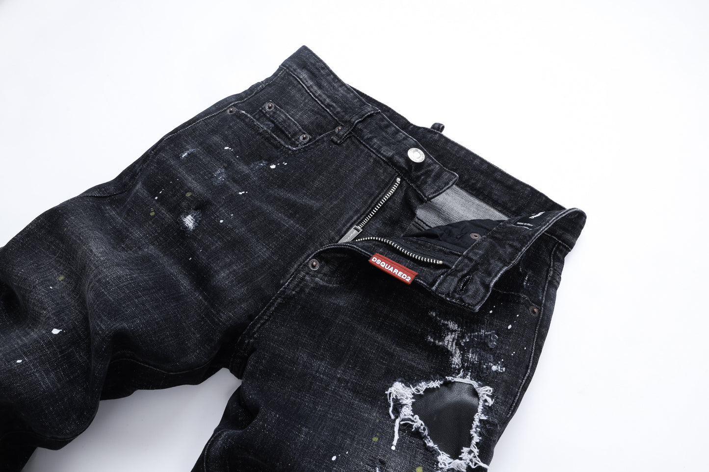 DSQ2 Maple leaf Hole Badge Jeans