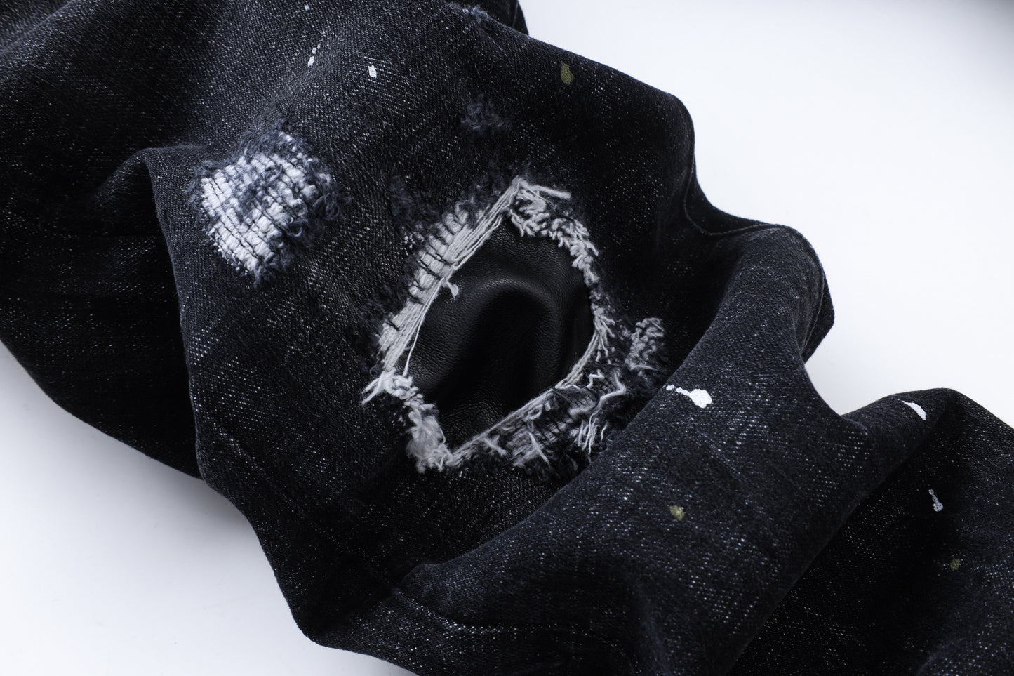 DSQ2 Maple leaf Hole Badge Jeans
