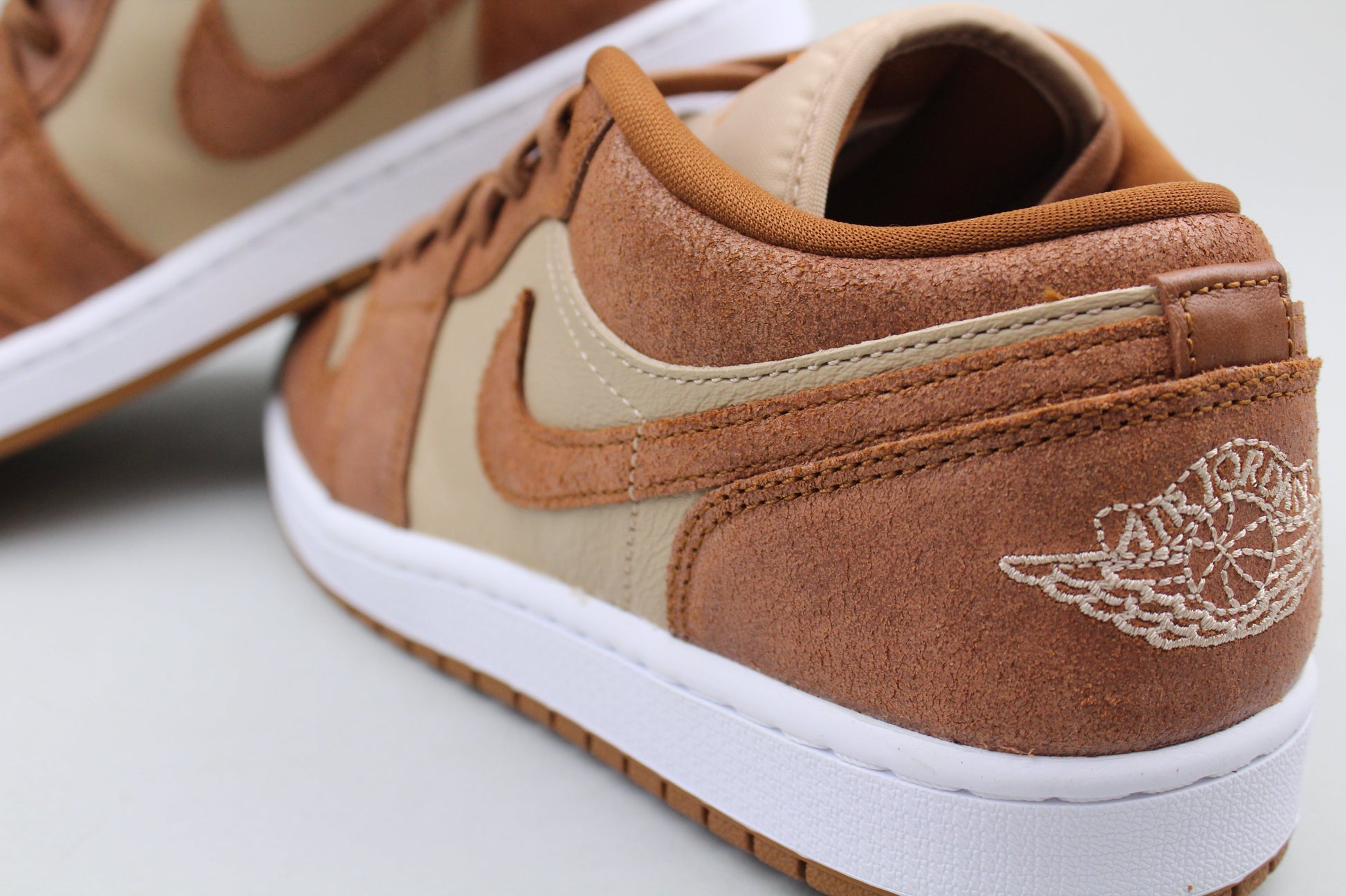 Jordan 1 Low 'Legend Coffee' - Legend Coffee - image 2