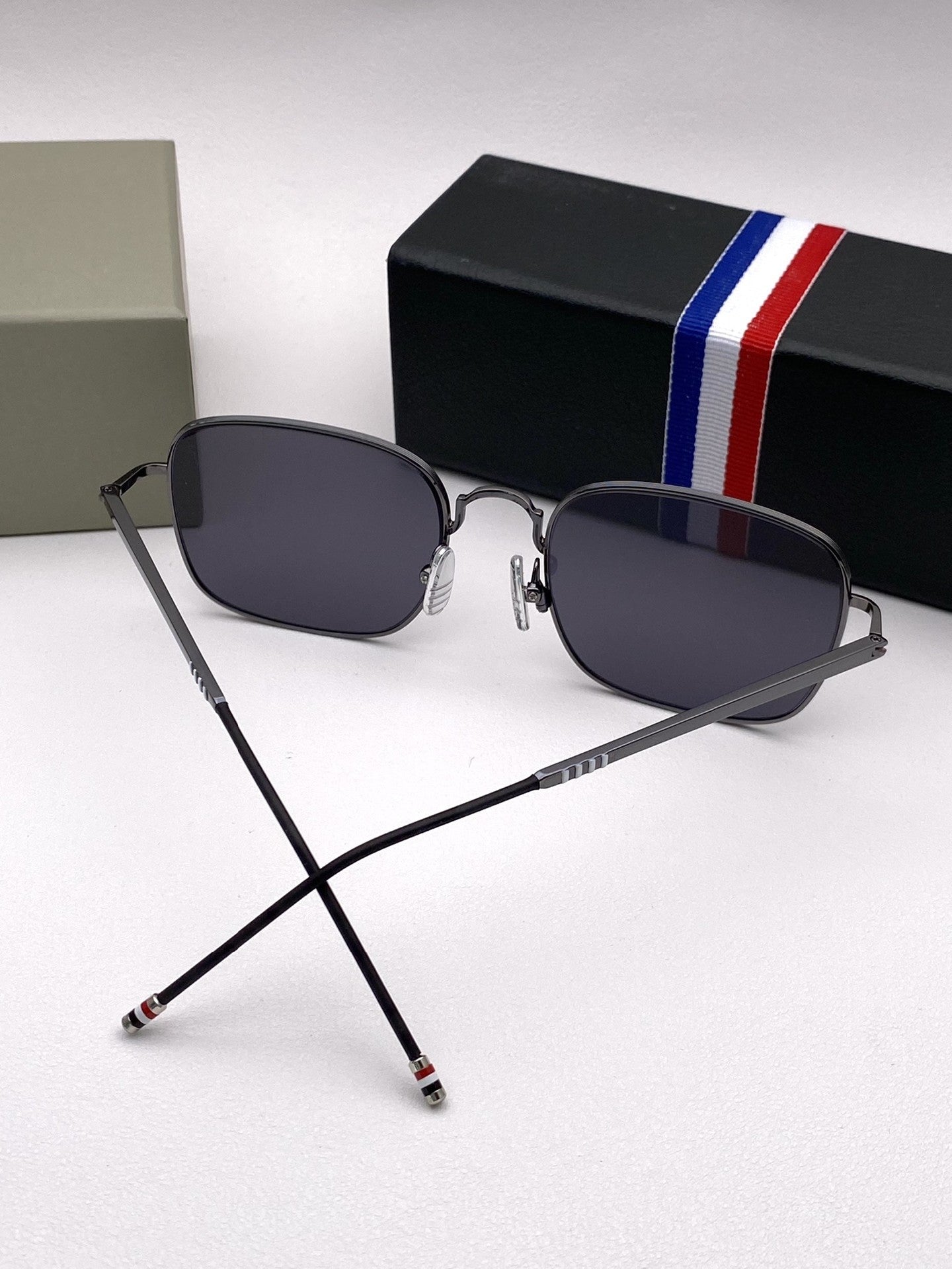 TBS124 Unisex double-bridge sunglasses THOM TREND